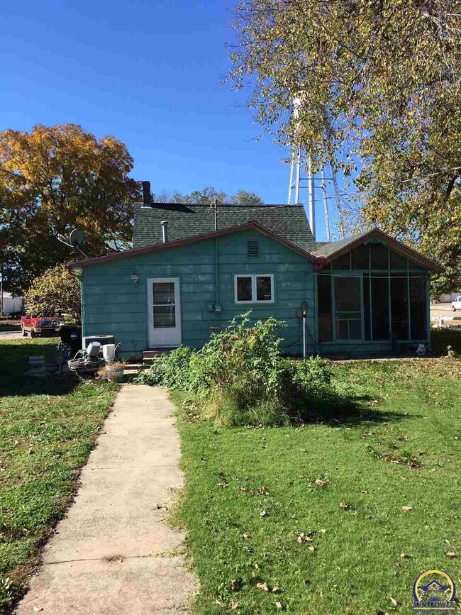 428 Pearl St, Rossville, KS 66533 - photo 2