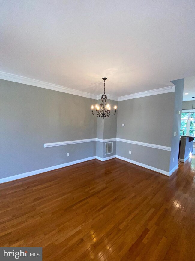 5989 Meadow Brook Dr, Burke, VA 22015 - photo 5