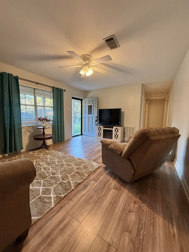 310 Ida Circuit, Vidor, TX 77662 - photo 6