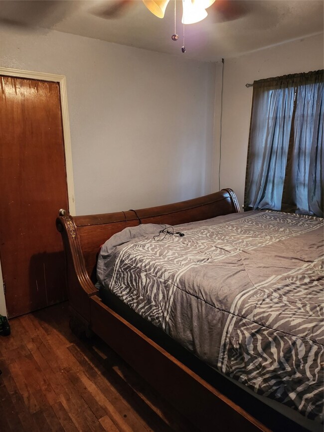 1018 Saint Clair St, Houston, TX 77088 - photo 5