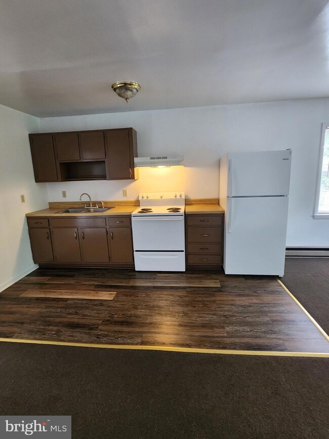 45 N Green St unit 7, Berkeley Springs, WV 25411 - photo 5