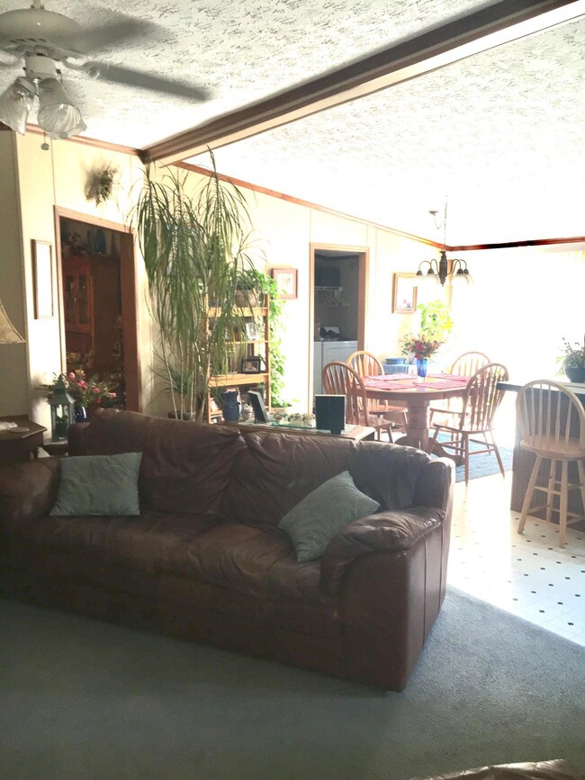 living room/dining