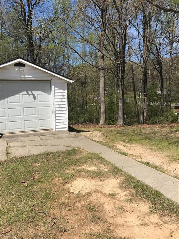 2606 Allen Jay Rd, High Point, NC 27263 - photo 2