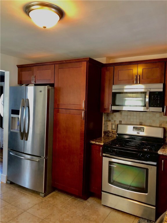 kitchen with SS appliances
