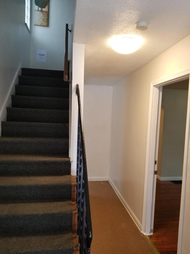 398 S Chase Ave, Columbus, OH 43204 - photo 2