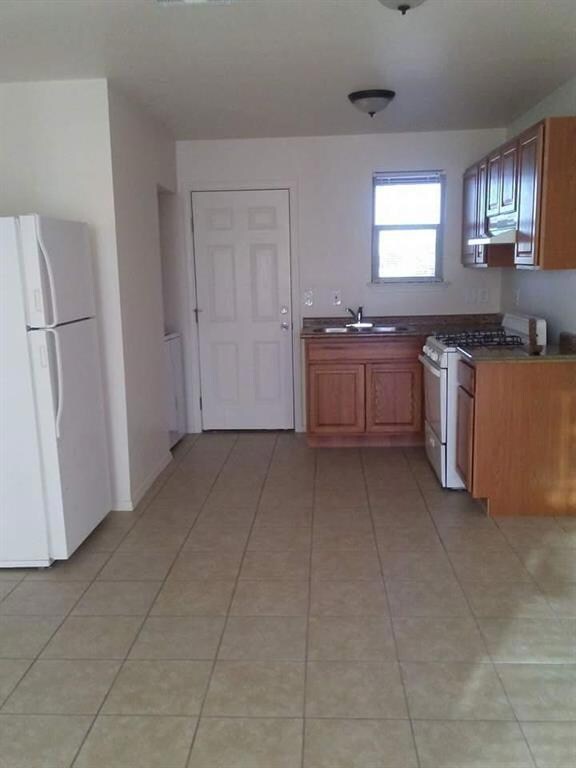 4026 Lincoln Ave unit C, El Paso, TX 79930 - photo 2