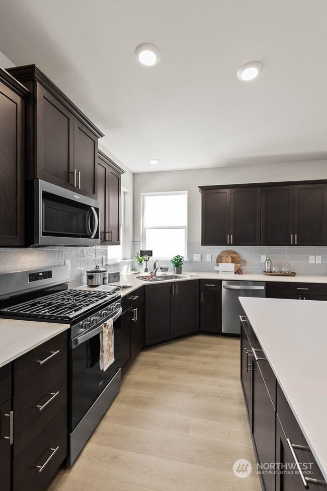 Photos are for representational purposes only. Colors and options may vary