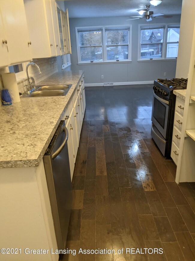 3237 Stabler St, Lansing, MI 48910 - photo 6