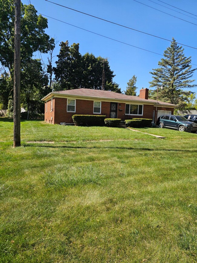 2205 W Mcclellan St, Flint, MI 48504 - photo 3