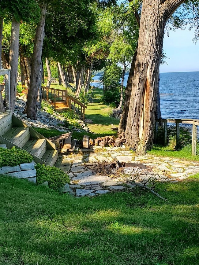 9208 Shore Cliff Rd unit B, Sturgeon Bay, WI 54235 - photo 3