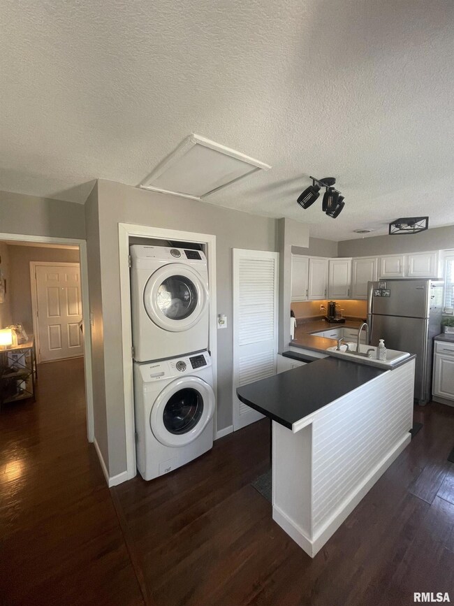 7503 Cedar St, Davenport, IA 52806 - photo 6