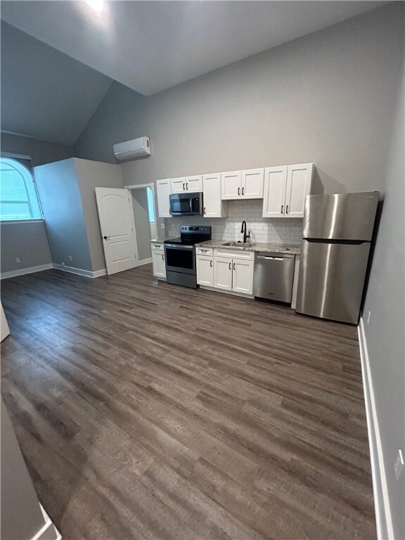 18 Spruce St unit 104, Providence, RI 02903 - photo 3