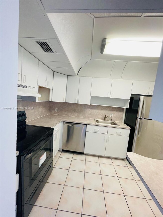 4848 NW 24th Ct unit 318, Lauderdale Lakes, FL 33313 - photo 4