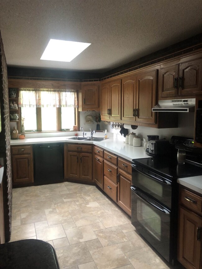 2535 E Markle Rd, Huntington, IN 46750 - photo 5