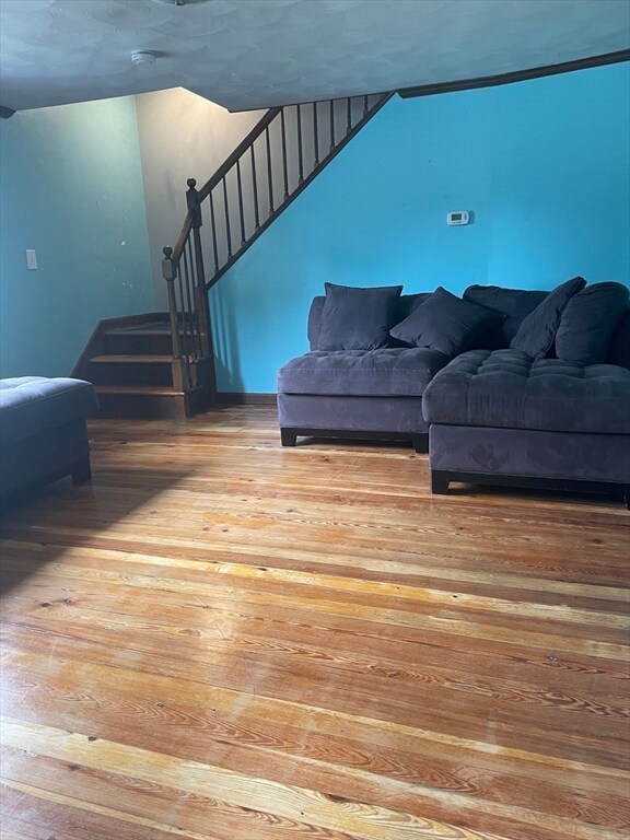 101 Laurence St, Springfield, MA 01104 - photo 5