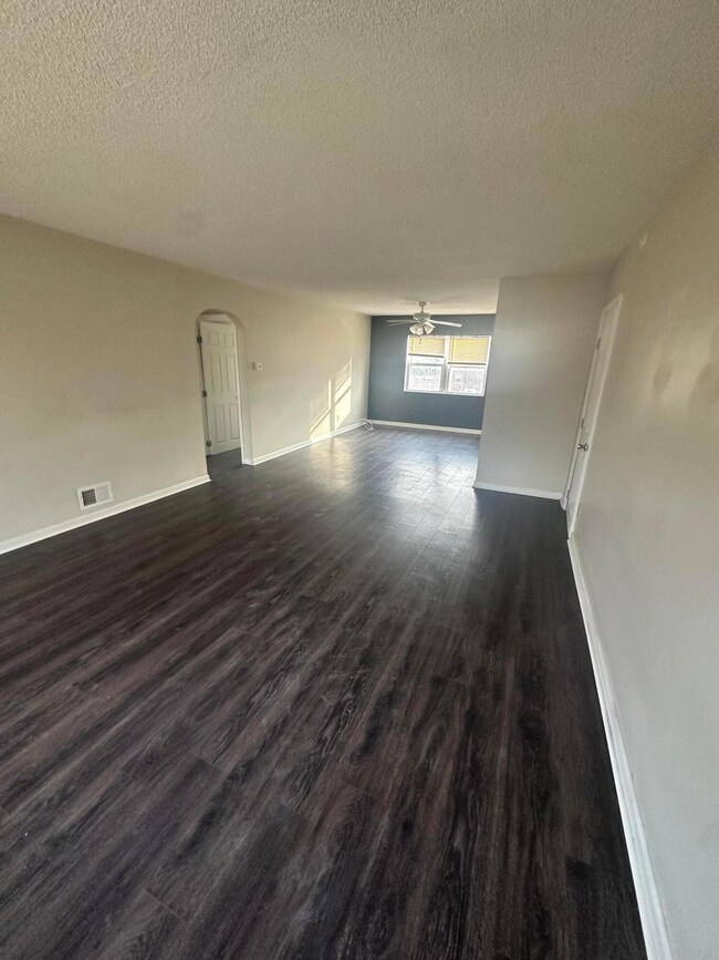 68 N Hampton Rd unit D, Columbus, OH 43213 - photo 2