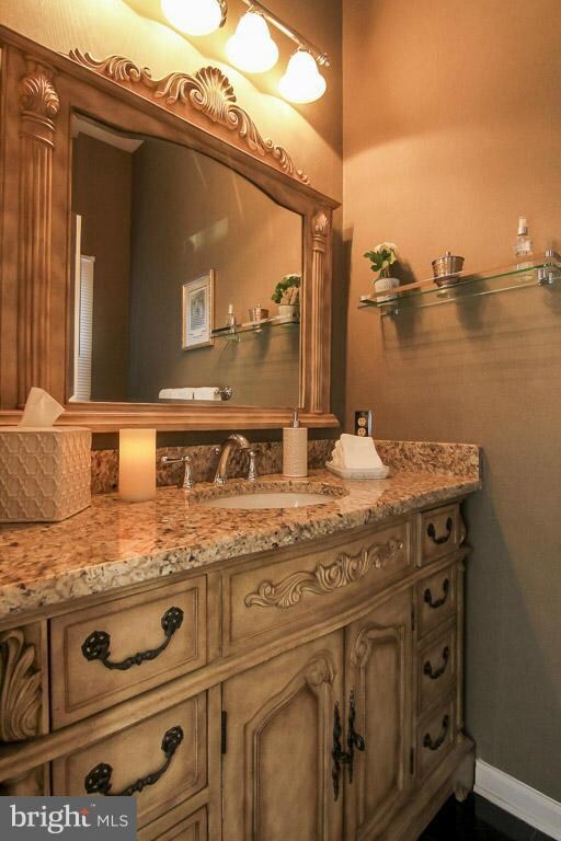 8046 Galla Knoll Cir, Springfield, VA 22153 - photo 3