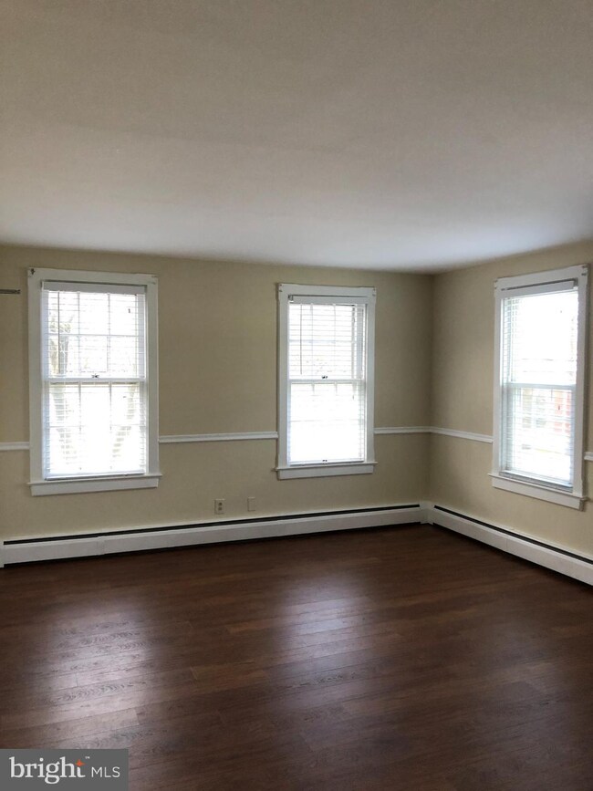 43 S Main St unit 3, Woodstown, NJ 08098 - photo 2