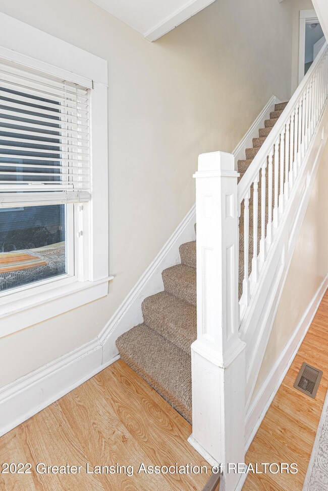 413 W Barnes Ave, Lansing, MI 48910 - photo 2