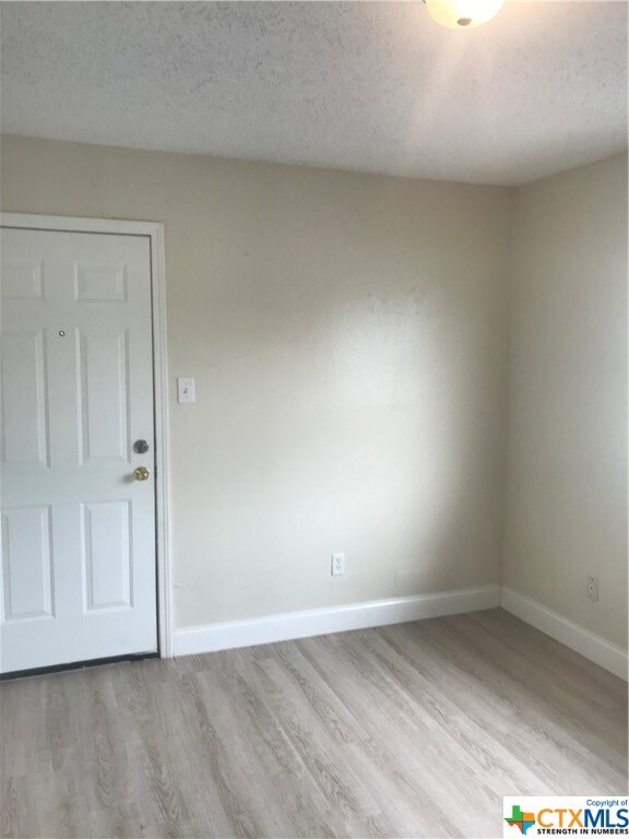 707 Bracewood Cir unit B, San Marcos, TX 78666 - photo 5