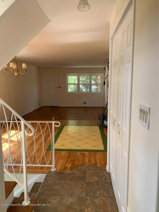 Hallway/Coat Closet