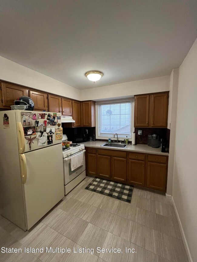 141 Charleston Ave unit 2, Staten Island, NY 10309 - photo 5