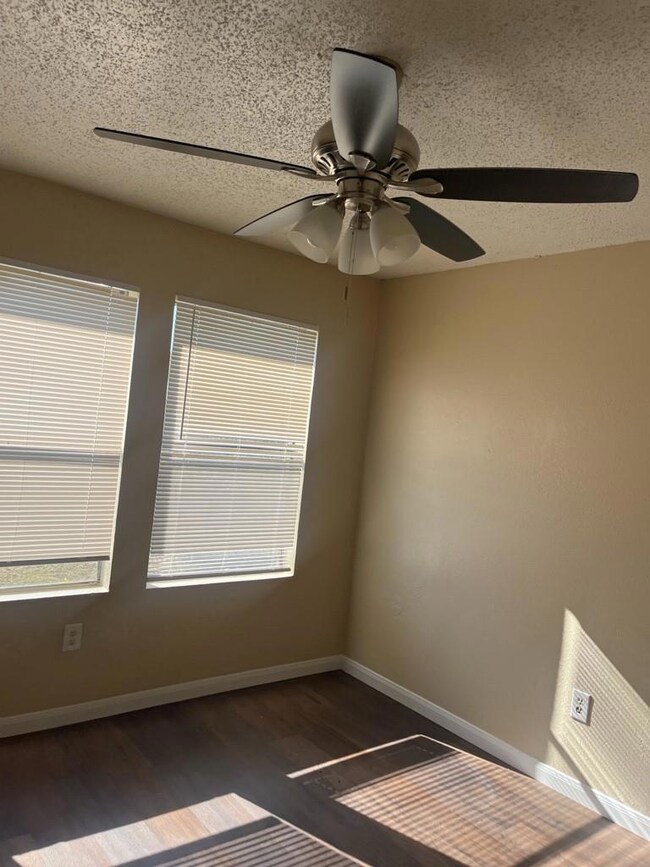 942 Meadowlark Cir unit 940, Granbury, TX 76049 - photo 5