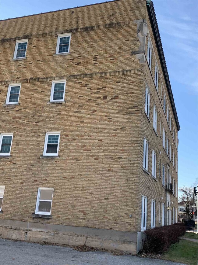 229 W Jackson Blvd, Elkhart, IN 46516 - photo 4