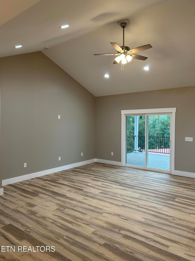 531 Meadowcrest Ln, Dandridge, TN 37725 - photo 4