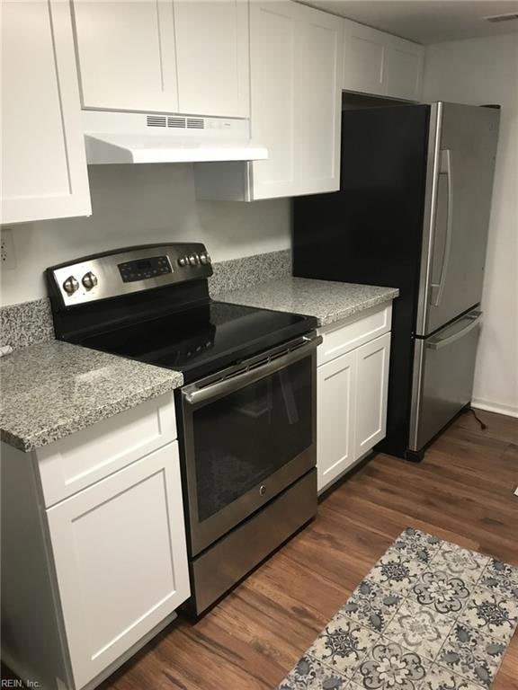 Upgraded kitchen including VPL flooring, stainless appliances, new cabinets & granite