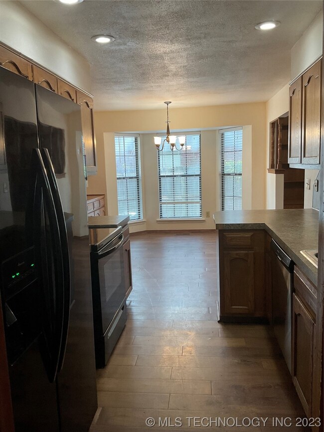 3903 S Walnut Place, Broken Arrow, OK 74011 - photo 6