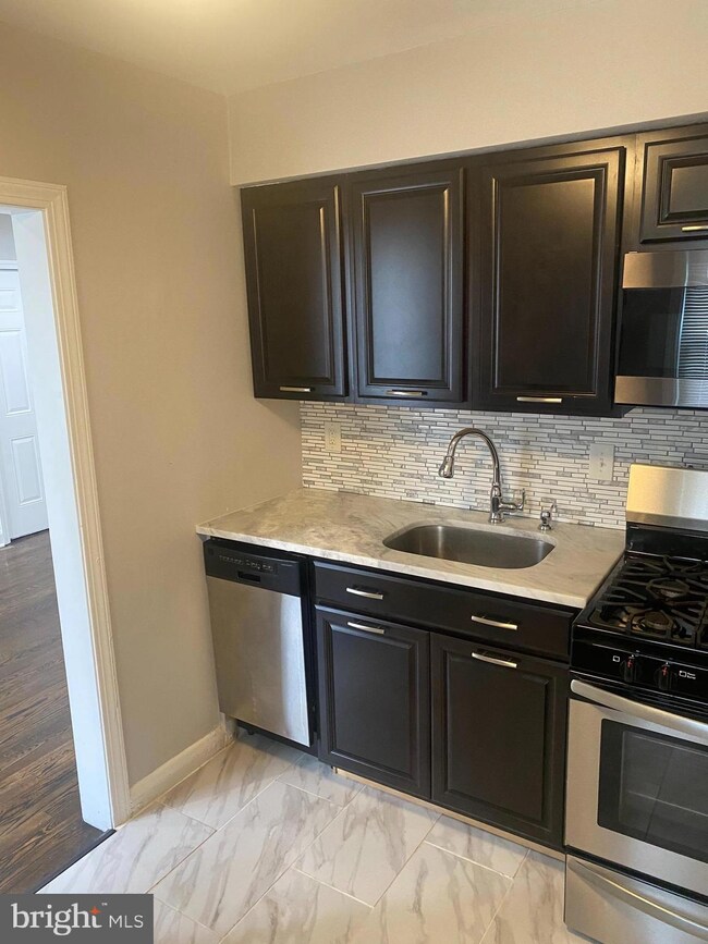 6127 Chinquapin Pkwy unit 1, Baltimore, MD 21239 - photo 6