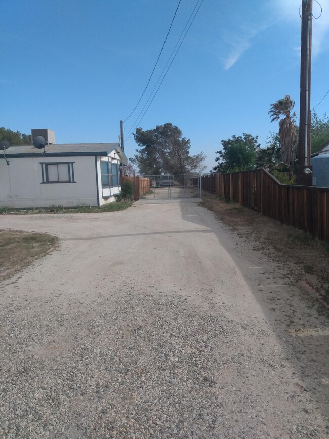 5776 Jackson Ave, Rosamond, CA 93560 - photo 2