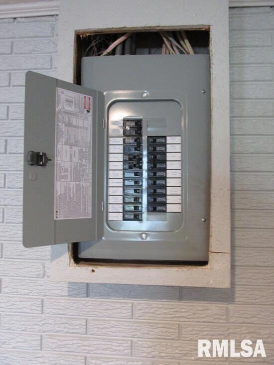 1803 W 54th St, Davenport, IA 52806 - photo 3