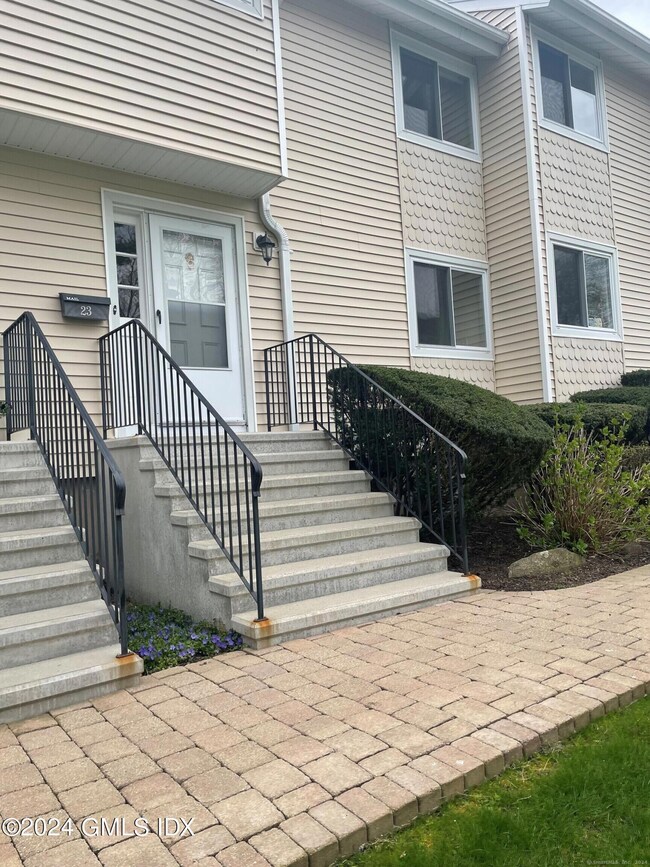 75 Cos Cob Ave unit 23, Cos Cob, CT 06807 - photo 3