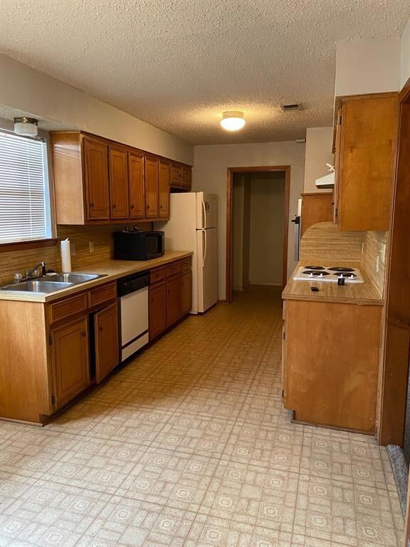 1504 W California St, Gainesville, TX 76240 - photo 3