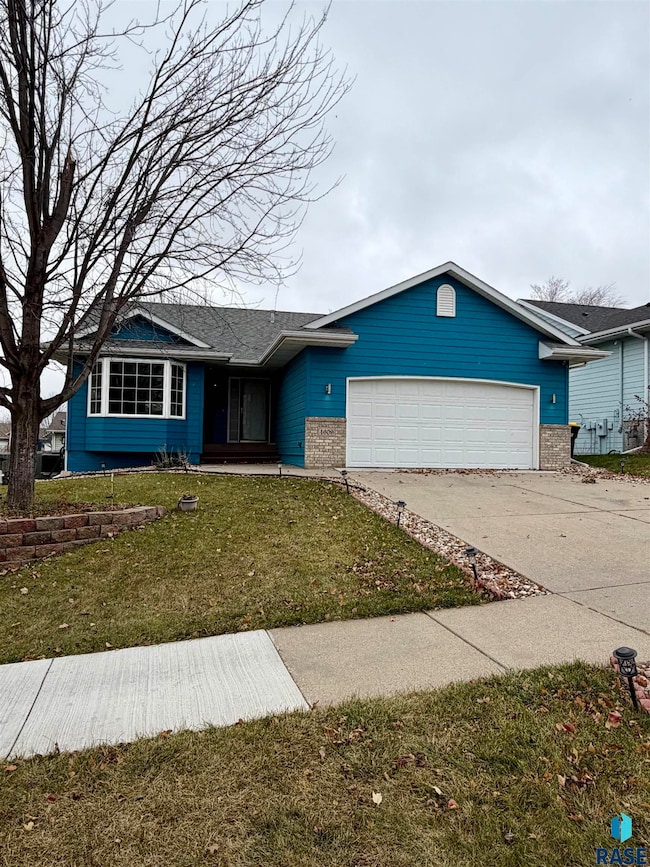 4609 S Galway Ave, Sioux Falls, SD 57106 - photo 2