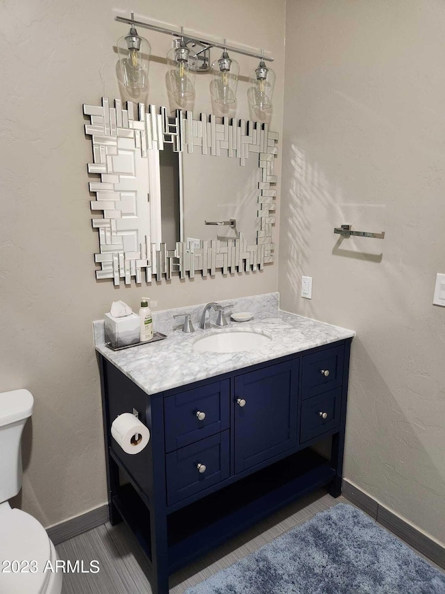 2906 Acacia hallway bathroom 2