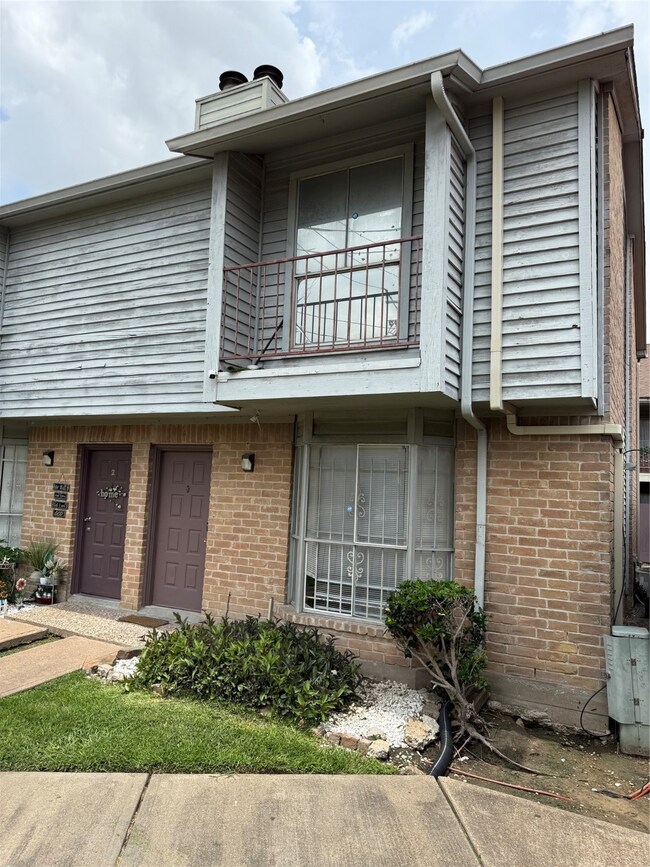 9350 Country Creek Dr unit 1, Houston, TX 77036 - photo 2