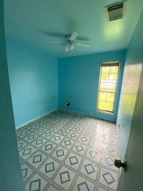 811 Grenshaw St, Houston, TX 77088 - photo 3