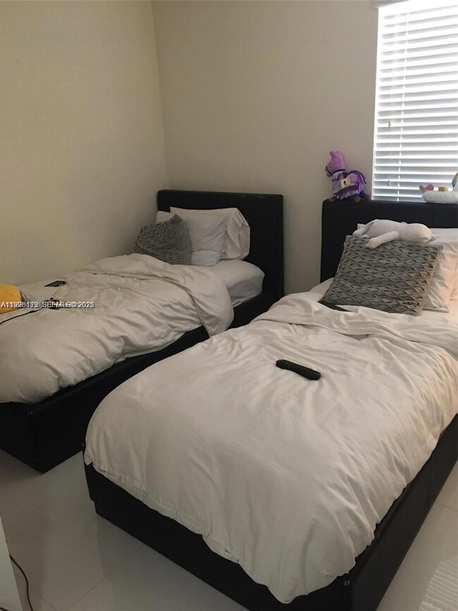 3551 Magellan Cir unit 423, Miami, FL 33180 - photo 7