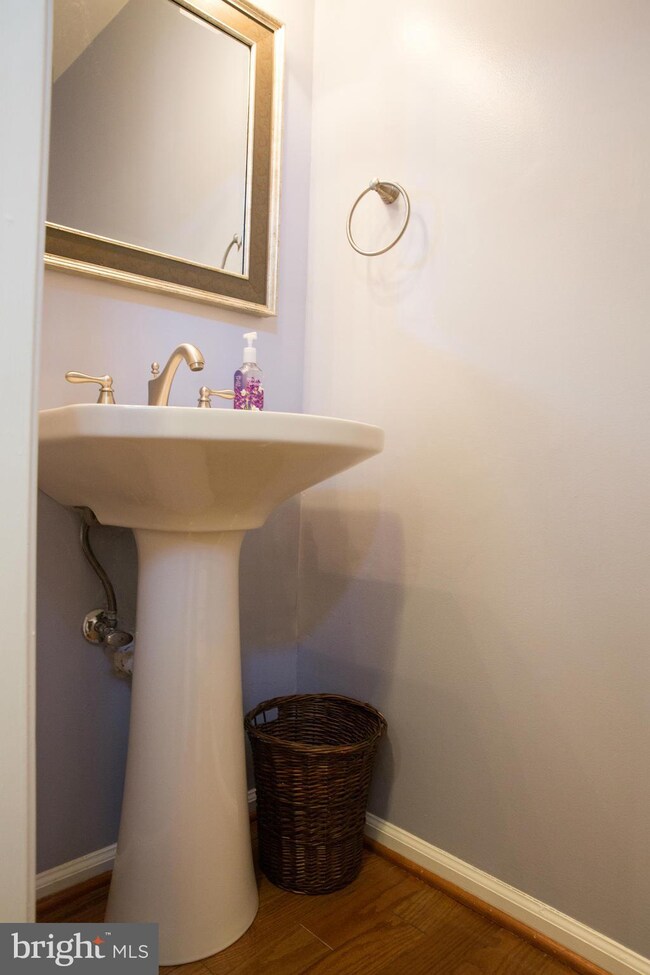 3772 Angelton Ct, Burtonsville, MD 20866 - photo 5