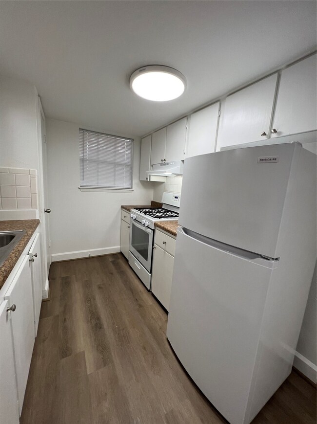 2400 5th St unit 24, Bay City, TX 77414 - photo 6