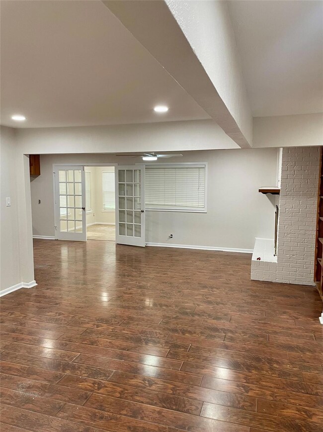 532 W Pleasantview Dr, Hurst, TX 76054 - photo 3