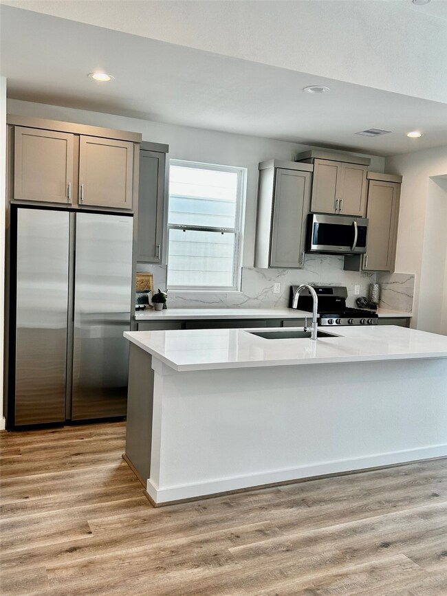 1104 Highland Square Ln, Houston, TX 77091 - photo 5