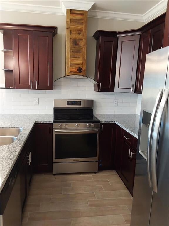 RANGE OVEN WITH CUSTOM VENT HOOD. PLENTY OF CABINET SPACE