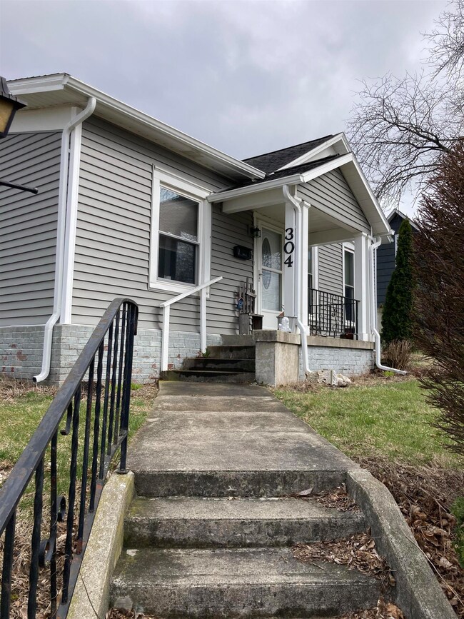 304 E Cherry St, Bluffton, IN 46714 - photo 3