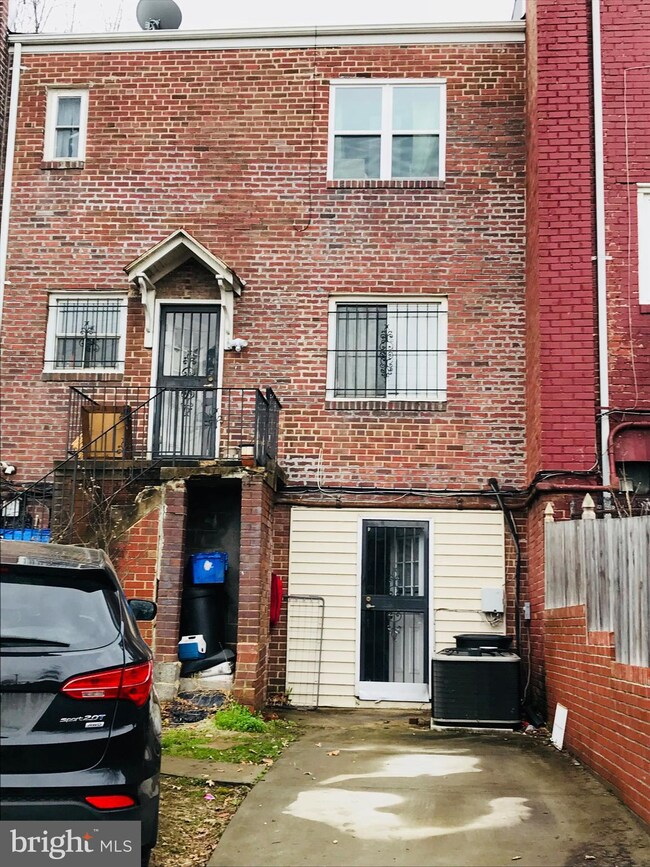 413 Longfellow St NW, Washington, DC 20011 - photo 2