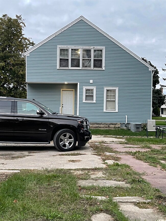 1632-1628 Saint C, Janesville, WI 53546 - photo 3