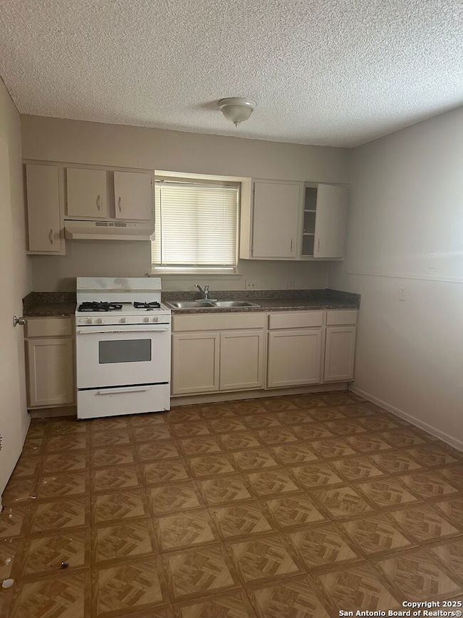 2129 Pat Booker Rd unit 11, Universal City, TX 78148 - photo 2